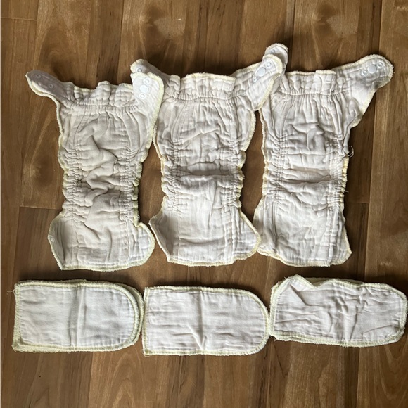 Linteum Textile Fitted Cloth Diapers with Adjustable Snaps and Removable Inserts - Picture 2 of 3